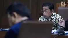 Terdakwa dugaan suap pembangunan PLTU Riau-1,Idrus Marham saat sidang lanjutan dugaan suap pembangunan PLTU Riau-1, Pengadilan Tipikor, Jakarta, Selasa (19/2). Sidang mendengar kesaksian Johanes B Kotjo dan Setya Novanto. (Liputan6.com/Helmi Fithriansyah)
