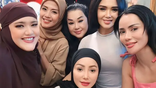 Momen Arisan Melly Goeslaw dan Sahabat di Rumah Yuni Shara