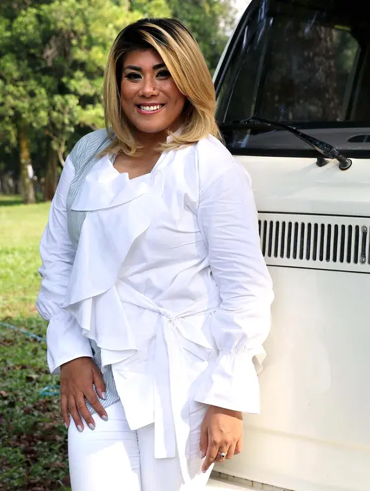 "You know what?, sata tuh ngeblast lewat broadcast ke 77 kontak di Whatsapp saya, dan mereka lah yang hadir saat ini," ucap Regina ditemui di Buperta, Cibubur, Jakarta Timur, Kamis (14/7/2016). (Galih W. Satria/Bintang.com)