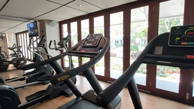 Ruang fitness Mercure Batavia Jakarta