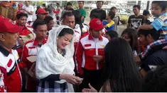 'Wanita Emas' meminta Gubernur DKI Jakarta Basuki Tjahja Purnama atau Ahok, agar turun tangan langsung membantu Bajaj online bisa tetap ada. Dan PNS bakal terima gaji ke-14, bagaimana dengan pensiunan?