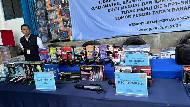 Menteri Perdagangan (Mendag) Zulkifli Hasan memusnahkan 40.282 pcs alat elektronik ilegal