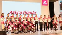 Pebalap Muda Indonesia binaan Astra Honda Racing Team saat Launching di Kemayoran, Jakarta, Jumat (3/2/2017). (Bola.com/Nicklas Hanoatubun)