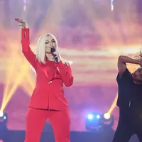 Pemyanyi asal Amerika Bebe Rexha tampil enerjik dalam malam puncak HUT SCTV ke-27. Acara berlangsung meriah di Jiexpo, Kemayoran, Kamis (24/8) malam. (Bambang E. Ros/Bintang.com)