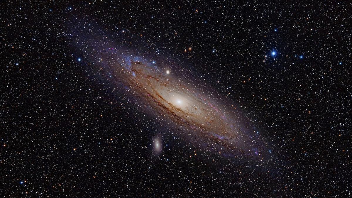 Hubble Ungkap Masa Depan dan Masa Lalu Galaksi Andromeda