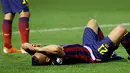 Ekspresi pemain Barcelona Adriano Correia usai dikalahkan rival abadi mereka, Real Madrid di final Piala Raja di Stadion Mestalla, Valencia   (17/4/2014). (REUTERS/Albert Gea)