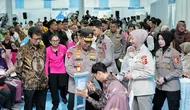 Kapolri Salurkan 6.000 Bansos Saat Bakti Kesehatan Hari Bhayangkara ke-80