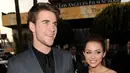 Pernah tersiar kabar Miley Cyrus dan Liam Hemsworth akan menggelar pesta pernikahan di musim panas. Namun semua itu dibatalkan termasuk dengan rencana bulan madu mereka. (AFP/Bintang.com)