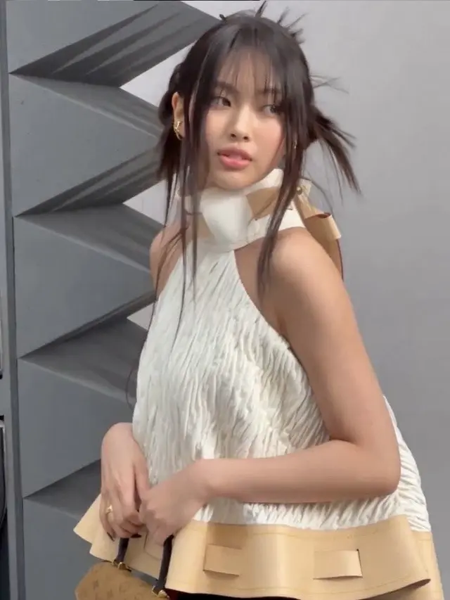 Hyein NewJeans Hadir di Louis Vuitton Paris Fashion Week
