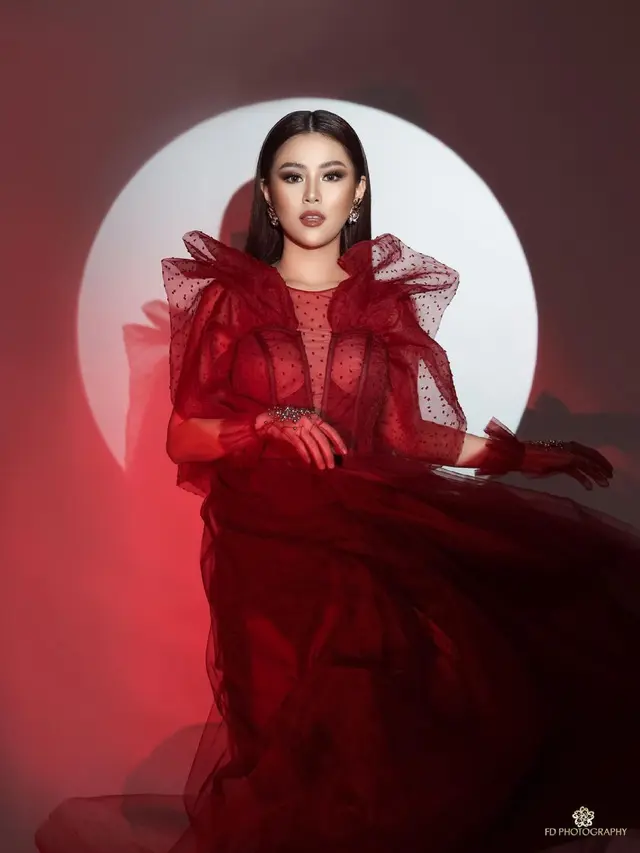 Biasa Natural, Ini 6 Potret Melisa Hartanto dengan Makeup Tebal