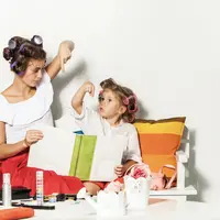 Kreativitas adalah salah satu kunci penting dalam mendukung tumbuh kembang si kecil, baik secara emosional, sosial, maupun intelektual. Foto: Freepik