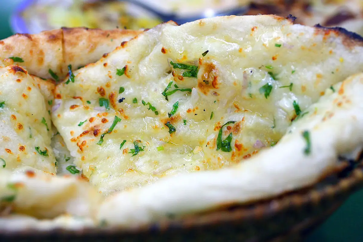 Liburan ke Malaysia? Kunjungi 5 Resto Naan Keju Terbaik di Sana