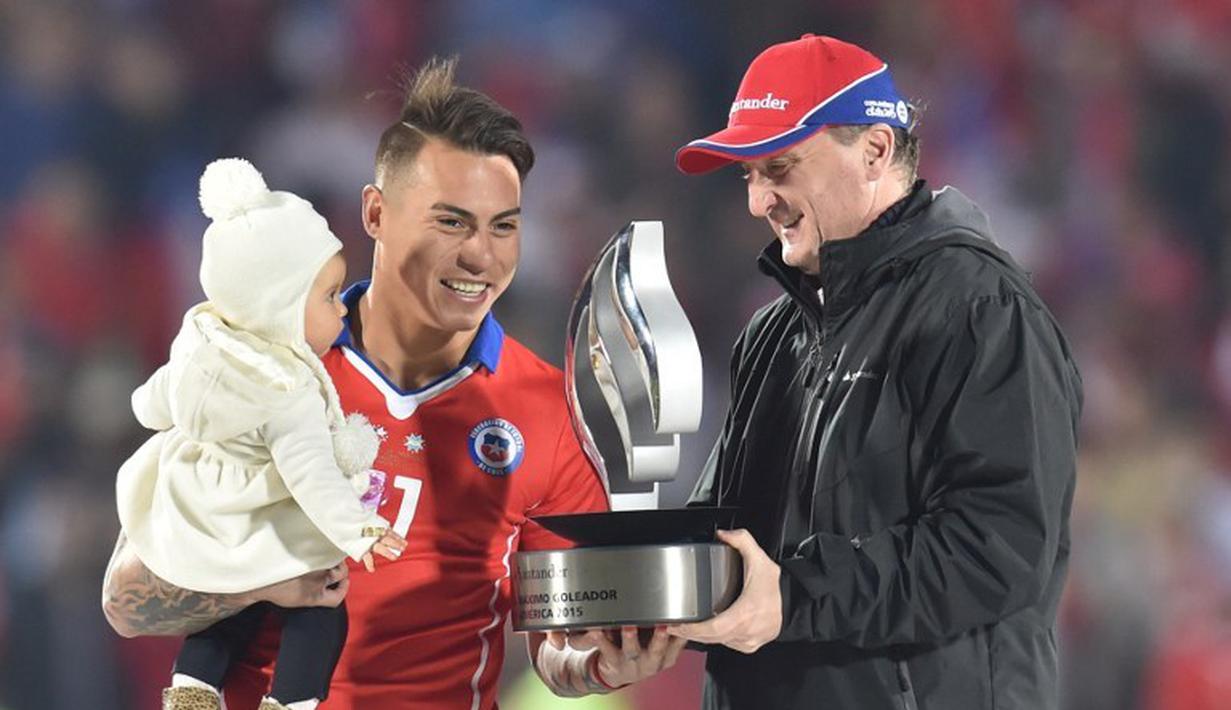 Eduardo Vargas sukses sebagai pencetak gol terbanyak Copa America 2015. ((AFP PHOTO/RODRIGO ARANGUA))