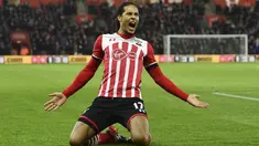 Liverpool, melalui situs resminya, Kamis (28/12/2017), telah mengumumkan rekrutan anyar nya yaitu bek Southampton, Virgil van Dijk. (AFP/Glyn Kirk)