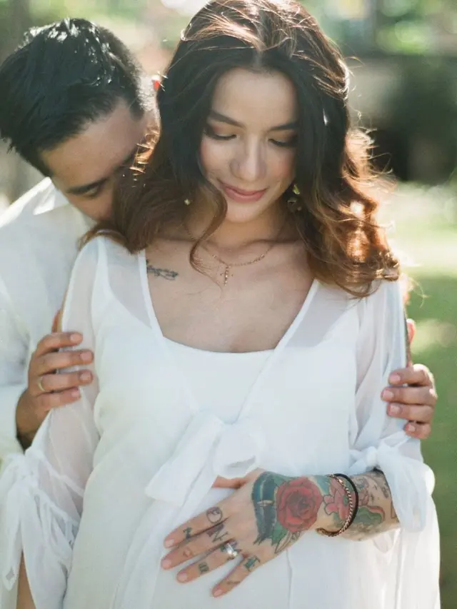 Hamil Anak Keempat, Ini 7 Potret Maternity Shoot Sheila Marcia