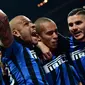 Felipe Melo rayakan gol Joao Miranda (GIUSEPPE CACACE / AFP)