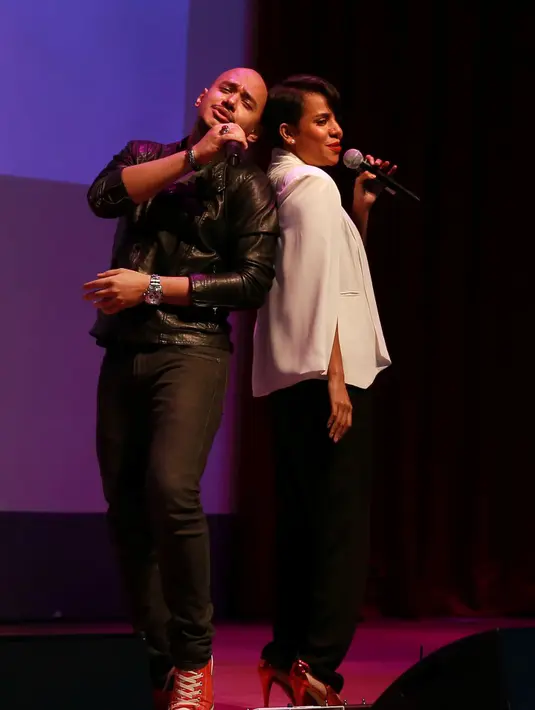 Bersama Nowela, Husein menyanyikan lagu berjudul Dunia Baru yang dalam versi internasionalnya berjudul A Whole New World dari film Aladdin. (Galih W. Satria/Bintang.com)