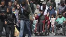 Sekitar 3.000 warga Palestina yang tinggal di kamp pengungsian Jenin telah meninggalkan rumah mereka. (AFP/Jaafar Ashtiyeh)