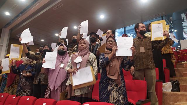 Kementerian Investasi/Badan Koordinasi Penanaman Modal (BKPM) melaksanakan kegiatan pemberian Nomor Induk Berusaha (NIB) ke 550 pelaku Usaha Mikro dan Kecil (UMK) perseorangan dari kabupaten/kota di Provinsi Jawa Tengah, Rabu (6/7/2022).