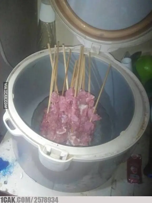 6 Cara Nyeleneh Bakar Sate Ini Bikin Heran,