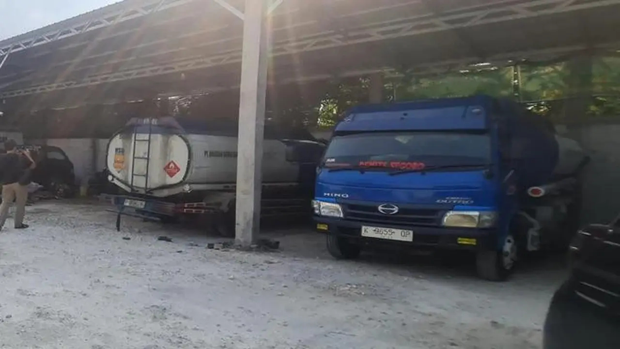 Pertamina dan Aparat Penegak Hukum kembali menemukan aktivitas Gudang Ilegal BBM, kali ini berlokasi di Kabupaten Pati, Jawa Tengah.