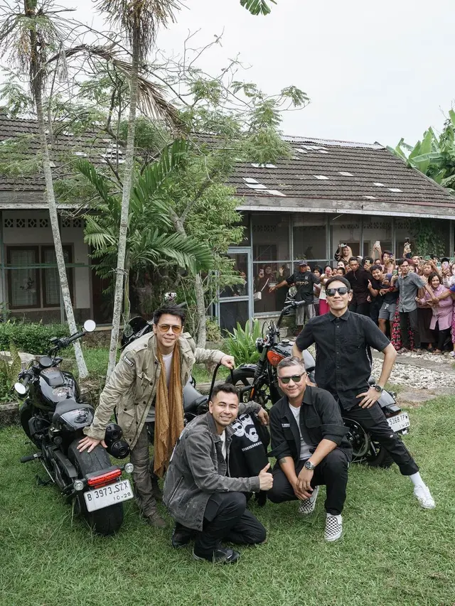 7 Potret The Dudas Minus One Touring ke Sumatra Utara, Lihat Penampakan di Bekas RS