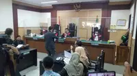 Sidang perdana gugatan yang diajukan 12 orang terhadap Ustaz Yusuf Mansur digelar di Pengadilan Negeri Tangerang. Kamis (6/1/2021). (Liputan6.com/Pramita Tristiawati)