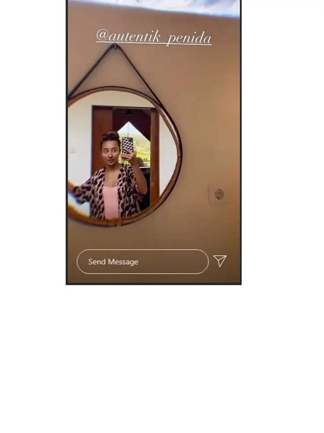 6 Potret Terbaru Naomi Zaskia dengan Kulit Eksotis, Manis Banget