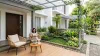 7 Desain Teras Rumah Minimalis dengan Taman Mungil tapi Tidak Sumpek, Bikin Rumah Terasa Lebih Asri