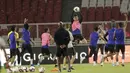 Pemain Timnas Malaysia saat latihan jelang laga kualifikasi Piala Dunia di SUGBK, Jakarta, Rabu (4/9). Malaysia akan berhadapan dengan Indonesia. (Bola.com/M Iqbal Ichsan)