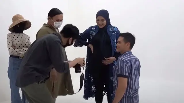 Hamil 7 Bulan, Ini 6 Momen Maternity Shoot Citra Kirana dan Rezky Aditya