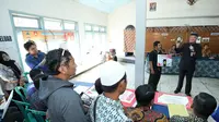 Genjot Penurunan Kemiskinan, Ganjar Serahkan Bantuan Keuangan Rp 94,6 M ke Warga Kendal