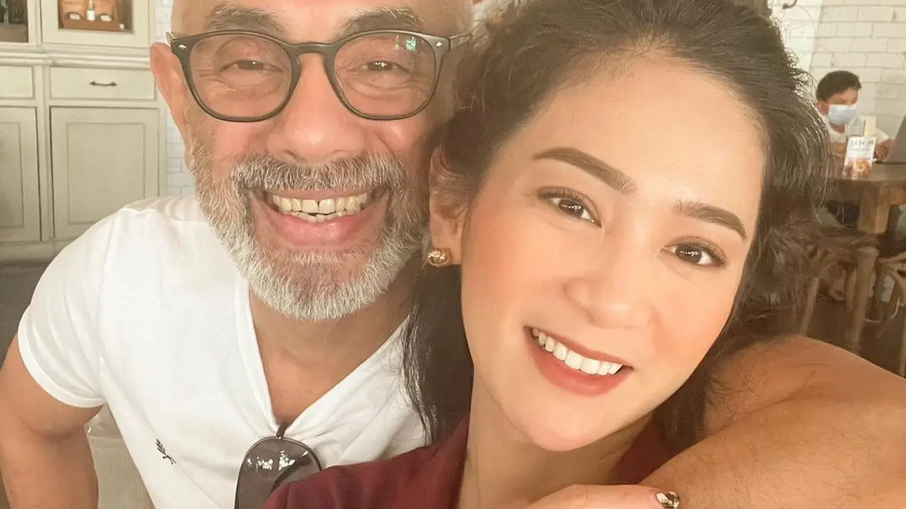 [Fimela] Bunga Zainal dan Sukhdev Singh
