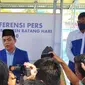 Ketua PAN Batanghari M Hafiz Fattah didampingi istrinya dalam konferensi pers usai deklarasi pasangan dr Firdaus-Camelia Puji Astuti. (Liputan6.com/istimewa)