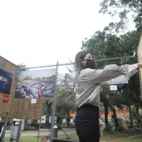 Angela Tanoesoedibjo Apresiasi Pameran Rekam Jakarta 24+. (Bambang E. Ros/Fimela.com)