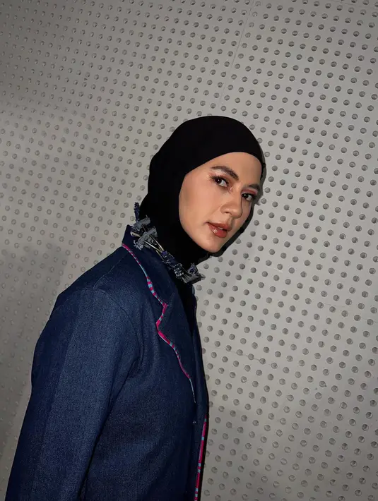 <p>Tampaknya, Paula memang ingin memperlihatkan citra mandiri dan kuat saat menjalankan tugasnya di runaway. (Foto: Instagram/ paula_verhoeven)</p>
