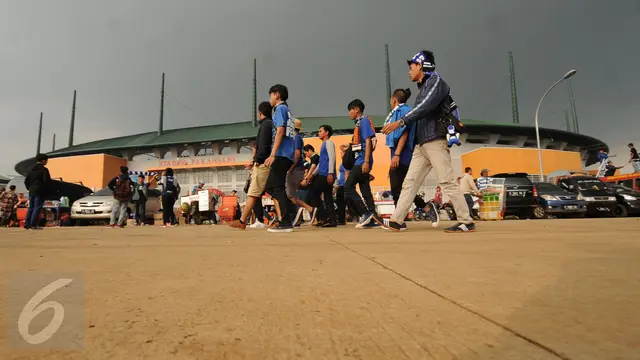 20160821-Suporter Persib Serbu Stadion Pakansari Bogor-Jawa Barat