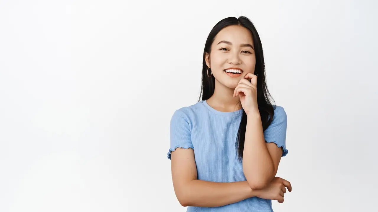 Ilustrasi berdiri dan menatap langsung lawan bicara/freepik.com/cookie_studio