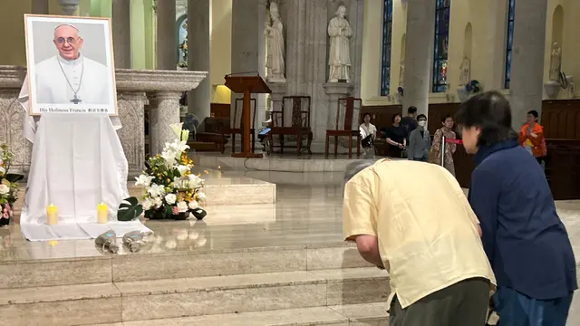 Paus Fransiskus Wafat, Umat Katolik di Dunia Berduka