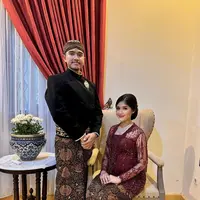 Melihat gaya busana mewah Erina Gudono dan ibu mertuanya Iriana Jokowi saat kondangan (@erinagudono)