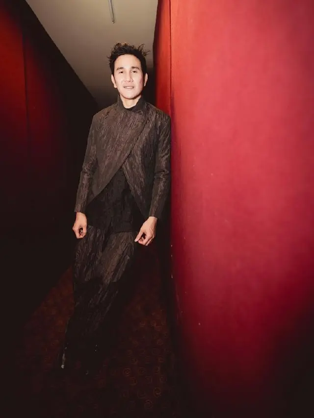 Gaya Bucin Marsha Timothy dan Vino G Bastian Kenakan Beskap, Definisi Couple Goals dengan Busana Kembar