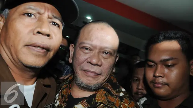 20160531- La Nyalla Tolak Berkas Penahan-Jakarta- Helmi Afandi