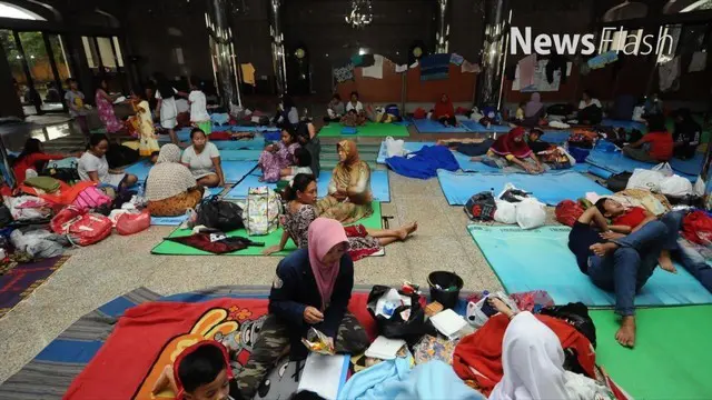 Banjir di Cipinang Melayu, Jakarta Timur, membuat sebagian warga mengungsi. Posko pengungsian banjir Jakarta yang berada di Universitas Borobudur menjadi lokasi para pengungsi. Menurut Lurah Cipinang Melayu, Angga Sastra, hingga saat ini jumlah pengu...