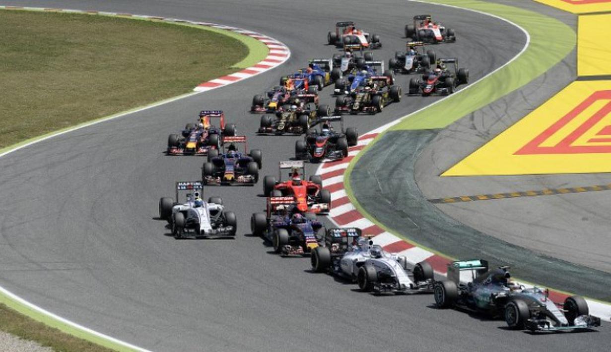Persaingan ketat di awal balapan. (AFP/JOSEP LAGO)