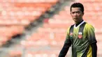 Mantan pebulutangkis, Taufik Hidayat, bermain sepak bola bersama tim Paski Man pada Agum Gumelar Cup di SUGBK, Jakarta, Minggu (10/4/2016) kemarin. Taufik Hidayat dkk.berhasil menaklukan Selebriti FC dengan skor 4-1. (Bola.com/Vitalis Yogi Trisna)