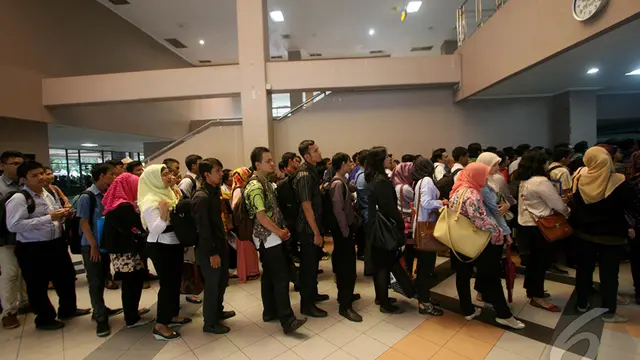 Ribuan Calon Pencari Kerja Serbu JOB FAIR 2015
