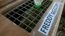 Lembaga yang fokus pada penyelamatan hewan, Jakarta Animal Aid Network (JAAN), menginginkan seluruh wilayah di Indonesia bebas dari pertunjukan topeng monyet pada 2016, Jawa Barat, Rabu (24/9/2014) (Liputan6.com/Faizal Fanani)  