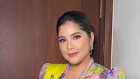 6 Potret Terbaru Annisa Pohan dengan Busana Longgar, Elegan dan Penuh Wibawa