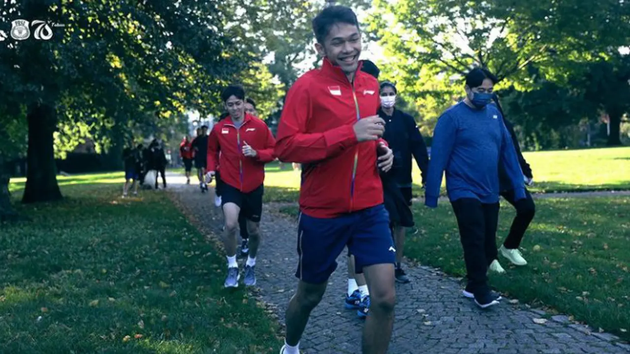 Tim bulutangkis Indonesia lakukan latihan fisik (foto by PBSI)