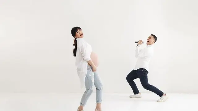 6 Pemotretan Maternity Shoot Istri Choky Sitohang, Konsepnya Unik